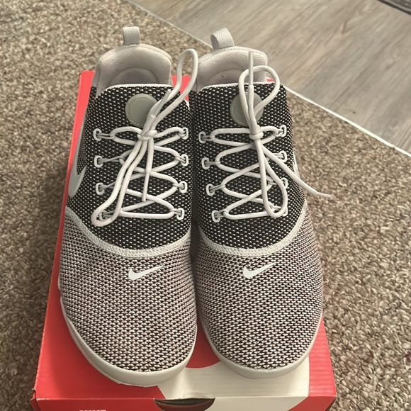 NIKE PRESTO FLY SE - Picture 1 of 7